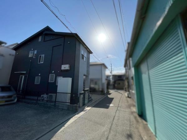 和歌山市新在家　中古戸建の前面道路含む現地写真