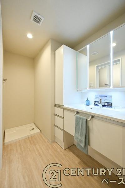 ピアッツァコート八木駅前の独立洗面台|リフォーム済！使い勝手の良い綺麗な洗面室です！