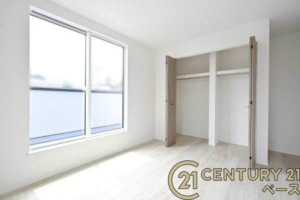 リナージュ菖蒲町 ２号棟 ／新築一戸建の洋室|大きなクローゼット付きで開放感のあるお部屋です！