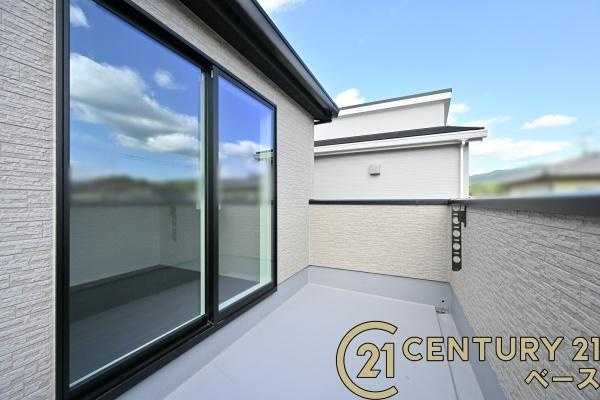 リナージュ菖蒲町 ２号棟 ／新築一戸建のバルコニー|■日当たりのよいバルコニー！洗濯物もよく乾きます！■