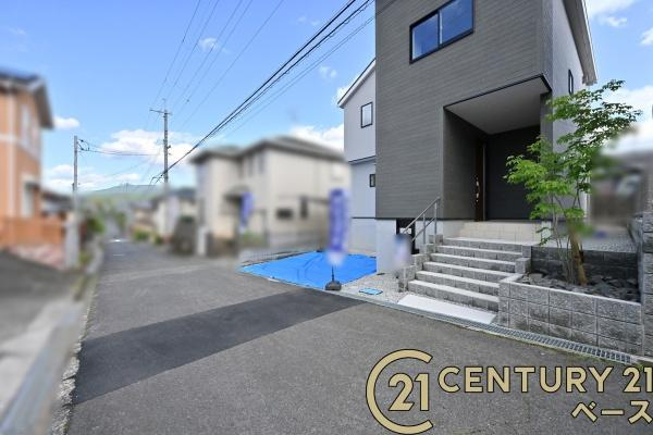 リナージュ菖蒲町 ２号棟 ／新築一戸建の前面道路含む現地写真|■現地撮影写真■前面道路約４ｍでお車の出し入れも楽々！