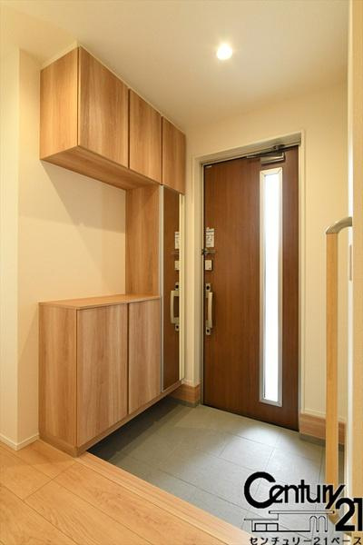 リナージュ菖蒲町 １号棟 ／新築一戸建の内観：施工例|■玄関には大容量シューズボックス完備！■
