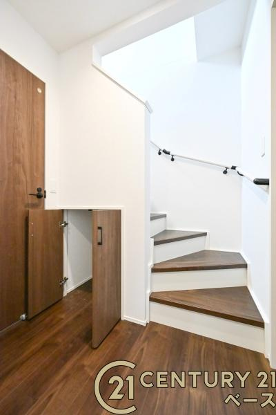 リナージュ菖蒲町 １号棟 ／新築一戸建の内装|■こちらは１階階段部分です！