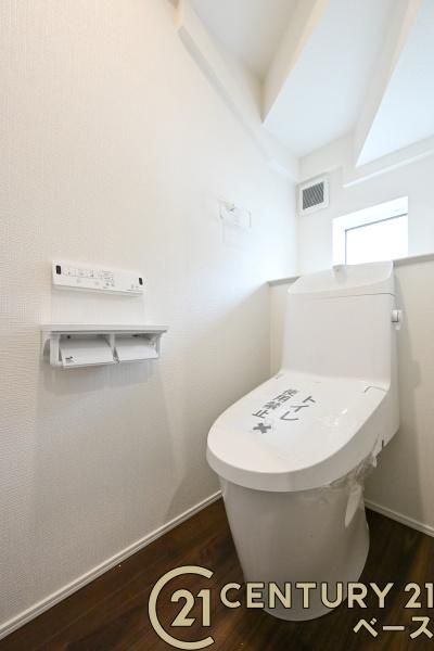 リナージュ菖蒲町 １号棟 ／新築一戸建のトイレ|■現地撮影写真■１・２階ともに清潔感ある綺麗なお手洗を完備！
