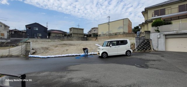 グラッドランド寝屋川公園駅の前面道路含む現地写真
