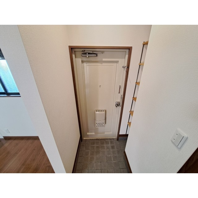 レジデンスホリの玄関