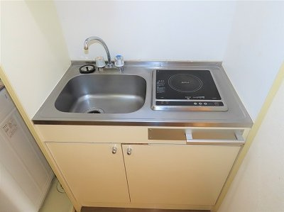 レオパレスファーストステージＳのキッチン|1口の電気コンロまたはIHコンロとなります