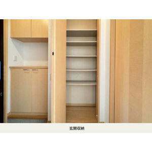 シャーメゾン富良野A棟の玄関