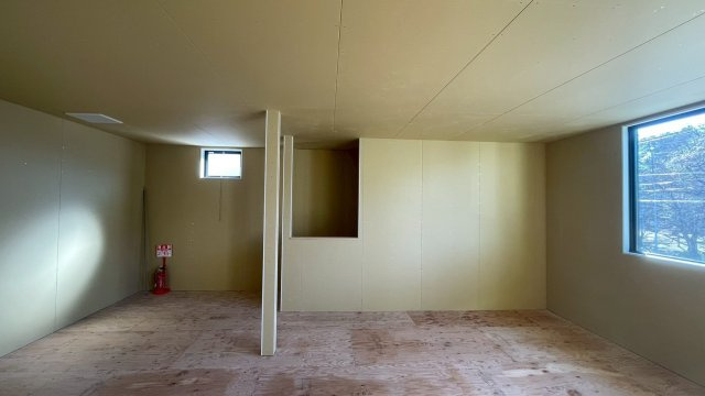 長久手貸テナントビルの内装