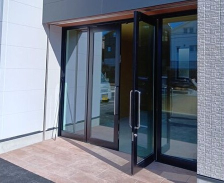 オオタ古戦場店舗のエントランス
