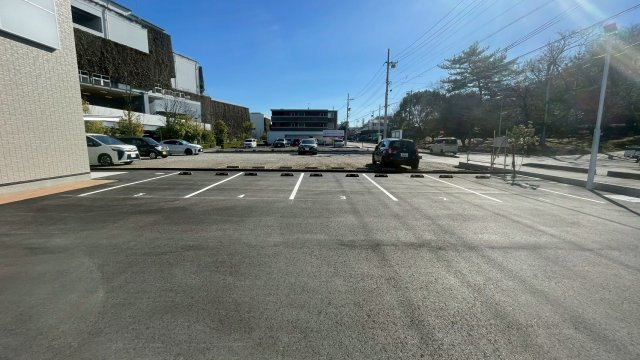オオタ古戦場店舗の駐車場