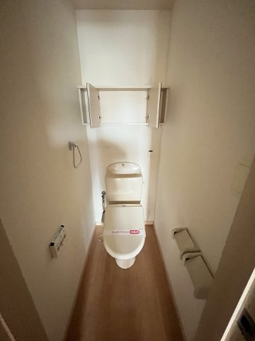 アース・カラーのトイレ