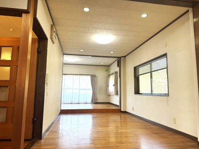 【居間・リビング】 | 松沢戸建 | リビング南側から北側