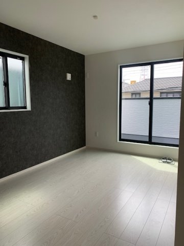 【寝室】 | Terrechez堺市北区南花田町1期　1号棟 | 主寝室にオススメ、7帖洋室！たっぷり収納可能なWIC付き。落ち着いた内装仕様で、どこよりもリラックスできる空間に。
