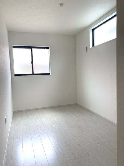 【洋室】 | Terrechez堺市北区南花田町1期　1号棟 | 5.5帖の洋室！洋室のみの間取りで、こだわりの家具やインテリアもしっくり収まります。