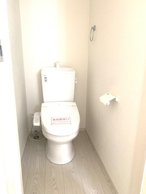 【トイレ】 | Terrechez堺市北区南花田町1期　1号棟 | 各階にトイレがあるので、朝の混雑も解消！トイレのたびに階段を上り下りする手間もありません。