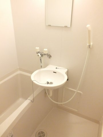 レオパレス英俊Ｂの浴室|きれいなお風呂です
