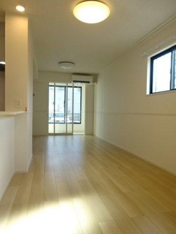 ロワゾーブルーＮの居間・リビング|使いやすい居間です