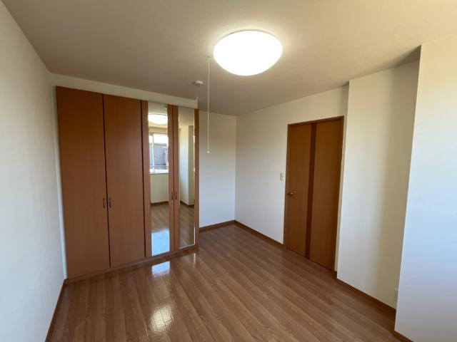 ＬＲ（エルアール）の内装|北洋室