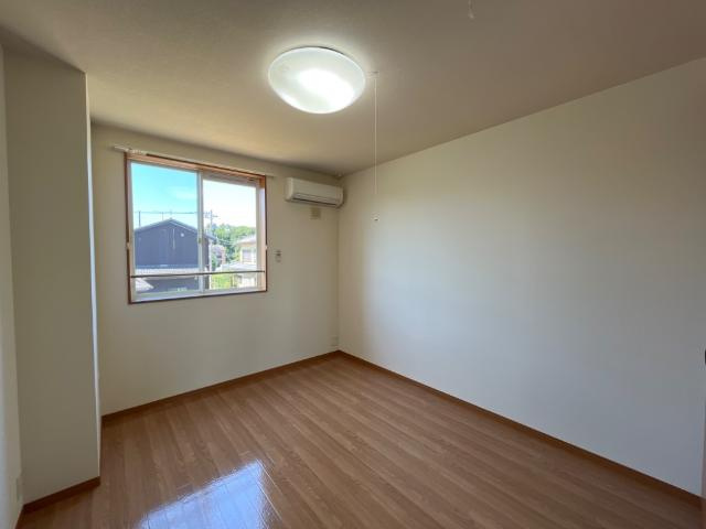 ＬＲ（エルアール）の内装|北洋室