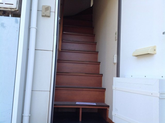 レオパレスソレーユの玄関|２階