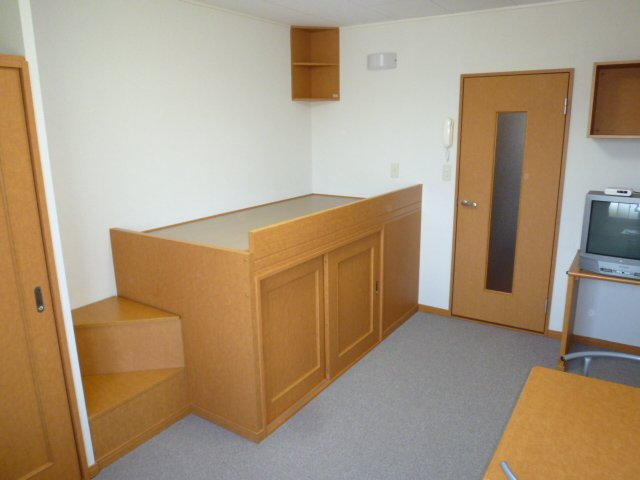 レオパレスソレーユの寝室|落ち着いた色調の寝室です