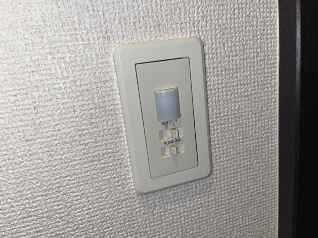 クレストールのその他|人感センサー付ライト