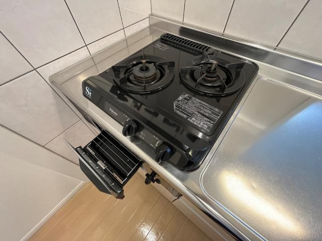 シンフォニーヒルズのキッチン|グリル付きガスコンロ