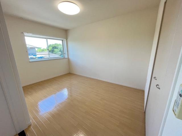 シンフォニーヒルズの内装|南側洋室