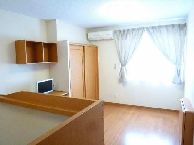 レオパレス健和の寝室|使い勝手のいい寝室です