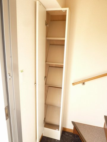 レオパレス健和の玄関|2階