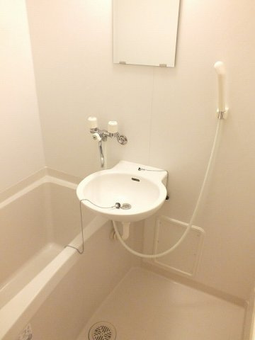 レオパレス健和の浴室|コンパクトで使いやすいお風呂です