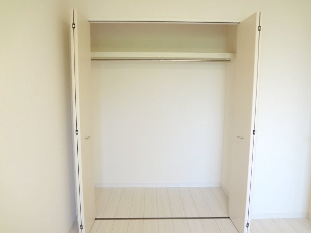 カーサ・アバンティーの収納|洋室クローゼット