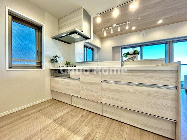 サングランデ桜橋のキッチン|ワイドで収納豊富なシステムキッチン