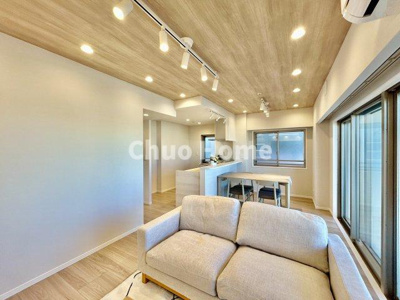 【居間・リビング】 | サングランデ桜橋 | 【リビングダイニング】一日の中で多くの時間を過すことになるリビングダイニングだからこそ、いつも穏やかな空間であることが必然。爽やかな通風と採光を存分に感じる事が出来る空間です。