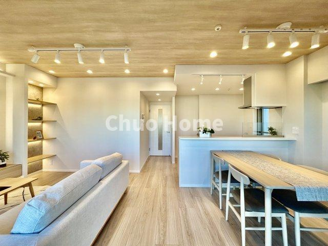 サングランデ桜橋の居間・リビング|【居間・リビング】「ＬＤＫは家族団らんをデザイン」広いＬＤＫでは家族が集まり一緒の時間を過ごせる工夫がされております。何気ない一日の当たり前のひとコマがいつか一生の宝物になります