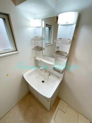 【洗面所】 | Domicile・Un | 明るい洗面所です