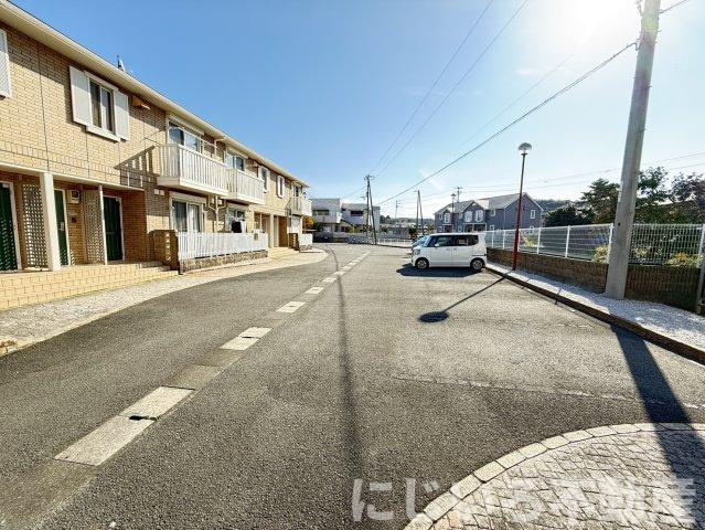 ディアコート弐番館Aの駐車場