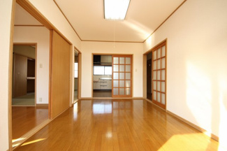 【居間・リビング】 | ハイメゾン坂本 | ゆったりとしたリビングです