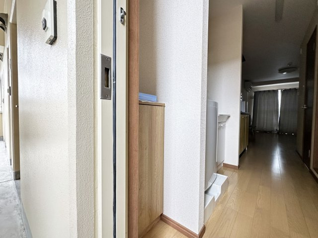 フィットハイム日の出の玄関