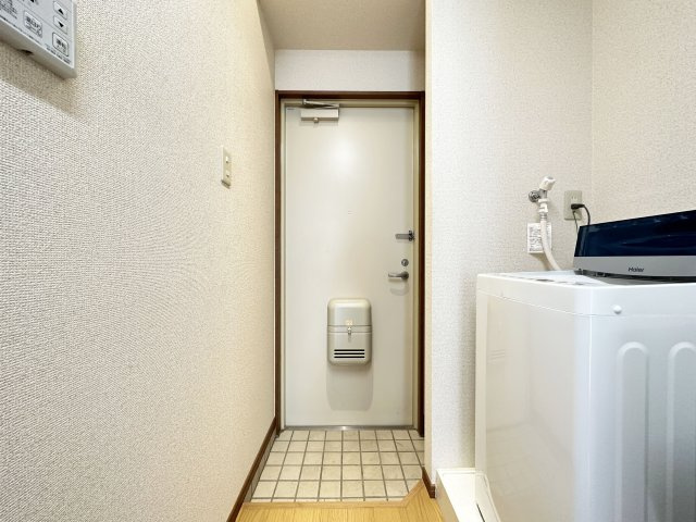 フィットハイム日の出の玄関