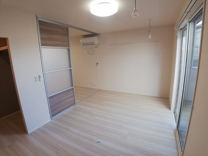 アドヴァンスサクラの洋室