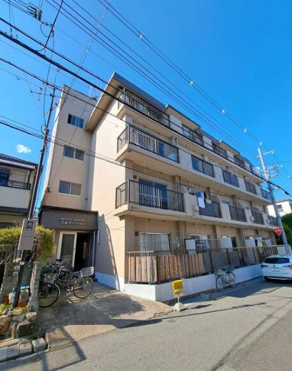 三山マンションのエントランス