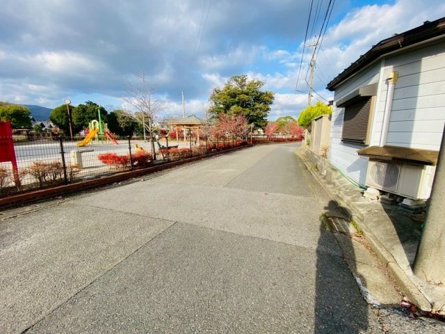 中古戸建　大垣市荒尾町　昭和61年築の前面道路含む現地写真