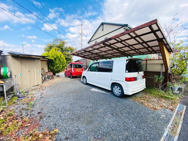 中古戸建　大垣市荒尾町　昭和61年築の駐車場|カーポート付き