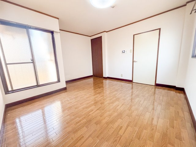 コーポ泰山の洋室