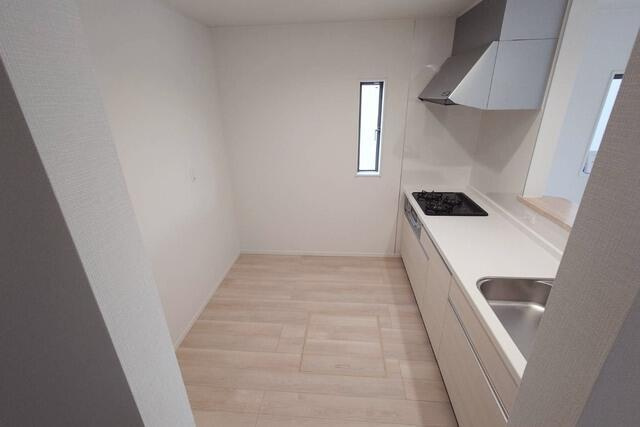 名古屋市中川区中須町字辻ノ上の新築一戸建の玄関|料理がしやすい広々キッチン！… 