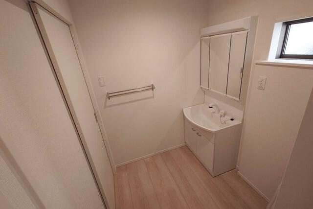 名古屋市中川区中須町字辻ノ上の新築一戸建の独立洗面台|広々とした使いやすい洗面スペ… 