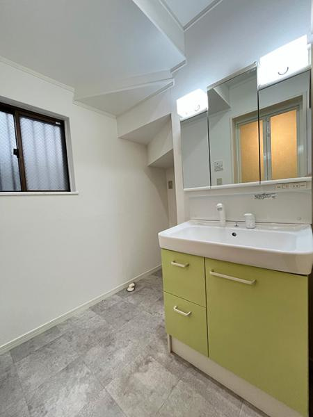 名古屋市守山区高島町の中古一戸建の駐車場|「脱衣所」クロスとクッション… 