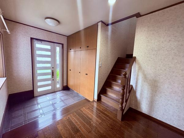 名古屋市緑区滝ノ水４丁目の中古一戸建の玄関|「リフォーム前」広々とした玄… 